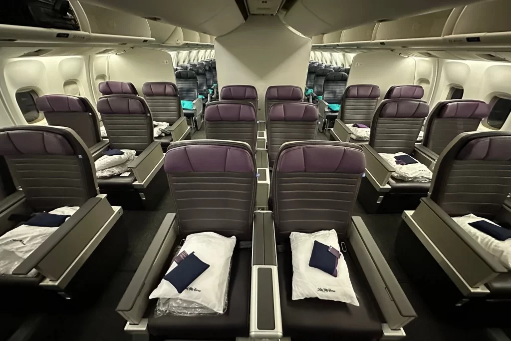 Premium Economy Vs Economy Class: A Comparative Analysis